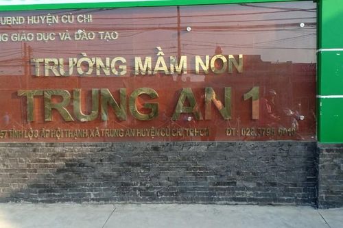 Hàng loạt giáo viên bị kỷ luật vì nhận trẻ vào học 'chui'