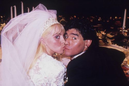 Chuyện tình Maradona, lãng mạn và dối lừa