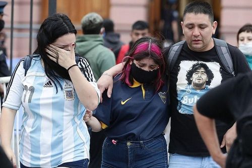 Quốc tang Diego Maradona: Tiếc thương và bạo động ở Buenos Aires