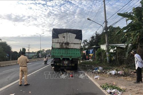 Nam thanh niên bị tử vong do tông vào đuôi xe tải dừng bên đường