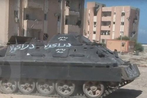 Thiết giáp 'lai ghép' giữa T-55 và BTR-60 xuất hiện tại Libya
