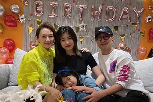 Chương Tử Di mừng con riêng của chồng tròn 15 tuổi