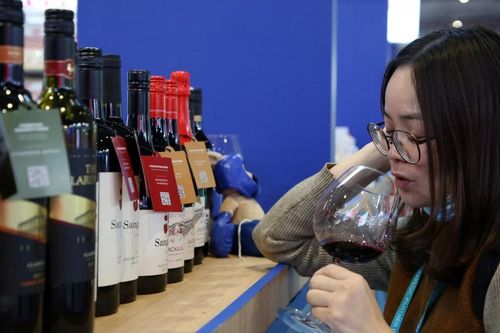 Trung Quốc áp mức thuế 'hủy diệt' 212% với rượu nhập khẩu từ Australia