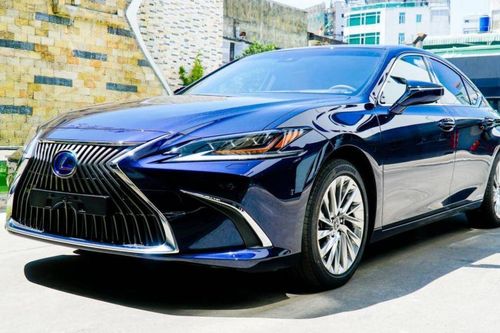 Toyota đưa thêm xe hybrid mới về Việt Nam
