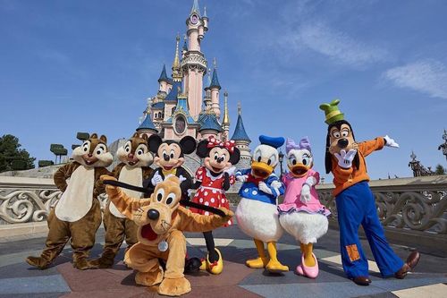 Điêu đứng vì Covid-19, Walt Disney sa thải 32.000 nhân viên