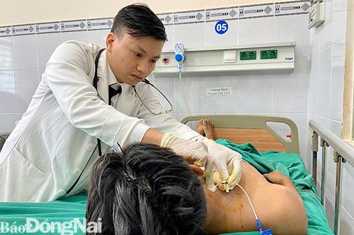 Cứu sống bệnh nhân bị dao đâm vào tim, mất gần hết máu trong cơ thể