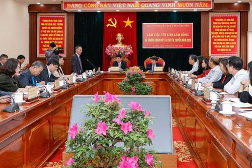 Tạp chí Cộng sản làm việc với tỉnh Lâm Đồng