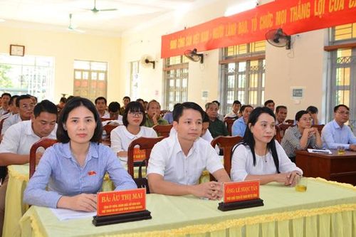 Đại biểu Quốc hội Âu Thị Mai tiếp xúc cử tri xã Cấp Tiến