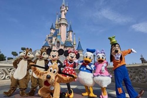 Disney tiếp tục sa thải 32.000 nhân viên vì dịch Covid-19