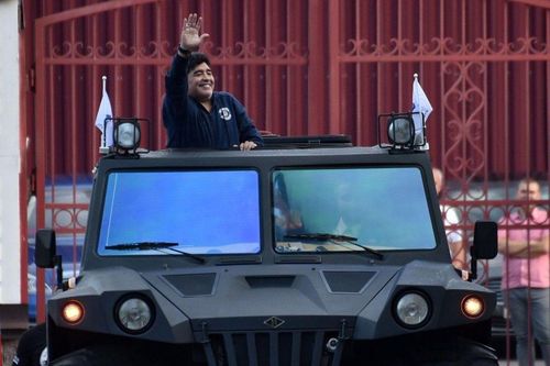 Dàn xe hơi kỳ lạ của huyền thoại bóng đá Diego Maradona