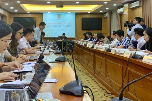 Sẽ bổ sung quy định để phát triển có kiểm soát các văn phòng công chứng