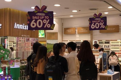 Bạn đã 'săn' được món hời nào trong đại tiệc mua sắm lớn nhất năm 'Black Friday' chưa?