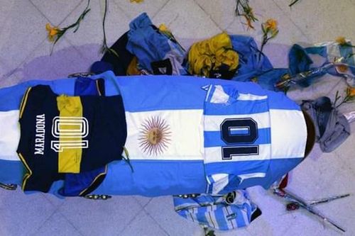 Cảm ơn Maradona - người 'cháy hết mình' vì trái bóng tròn