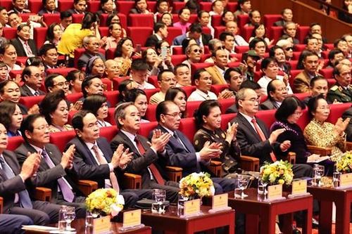 Tuyên dương 400 cá nhân tiêu biểu đóng góp cho cộng đồng