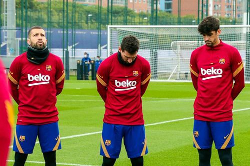 Messi và đồng đội tri ân Maradona