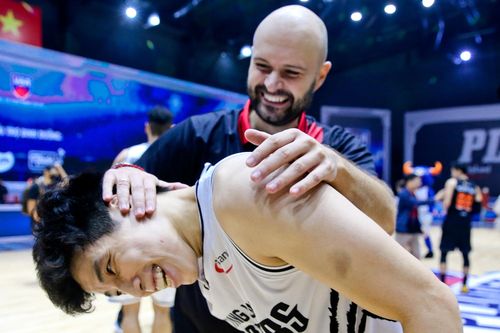 Khoảnh khắc cảm xúc của Thang Long Warriors khi vào chung kết VBA