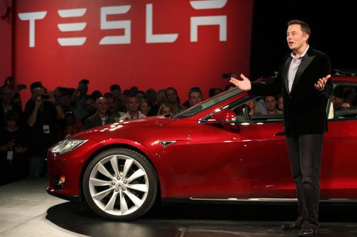 Công ty Elon Musk vượt mặt tập đoàn của huyền thoại Warren Buffett