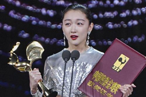 Châu Đông Vũ làm nên lịch sử khi chiến thắng tại giải Kim Kê 2020