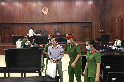 Luật sư 'Lạm dụng tín nhiệm chiếm đoạt tài sản' bị tuyên 12 năm tù