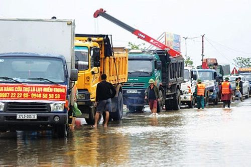 Dừng miễn phí BOT cho phương tiện cứu trợ bão lũ từ 1/12