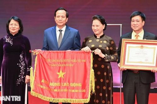 Tuyên dương những 'bông hoa đẹp' vì cộng đồng