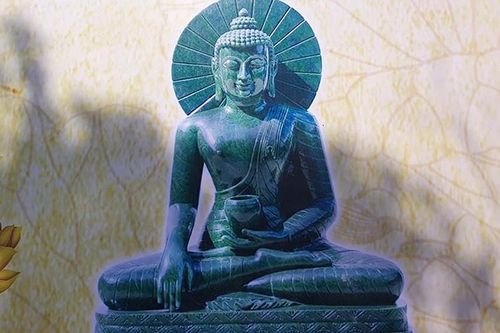 Rước tượng Phật ngọc nguyên khối nặng 3,8 tấn về chùa Quỳnh Lâm