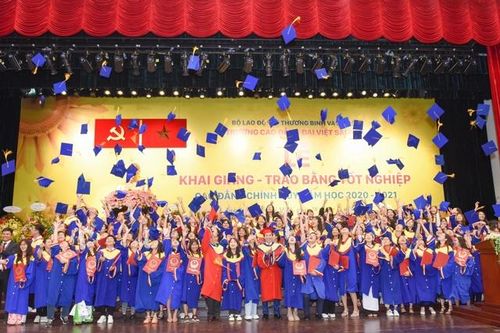 Trường Cao đẳng Đại Việt Sài Gòn đón gần 1.300 tân sinh viên