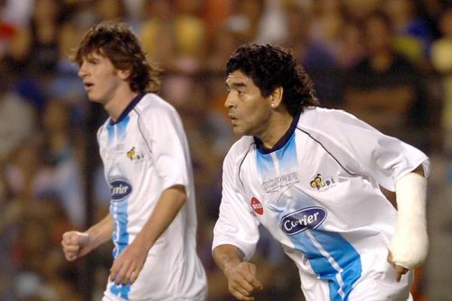 Lần hiếm hoi Maradona và Messi cùng ra sân thi đấu
