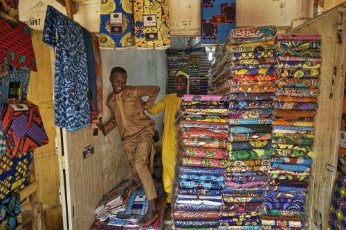 Hàng Trung Quốc giá rẻ đe dọa sản phẩm dệt may truyền thống của Nigeria