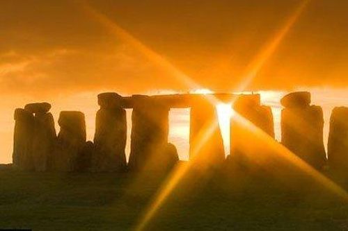 Lời giải bất ngờ về bãi đá cổ Stonehenge