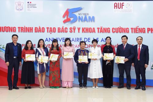 15 năm đào tạo bác sĩ y khoa bằng tiếng Pháp: Hơn 100 sinh viên được học bổng ở Pháp và nhiều nước
