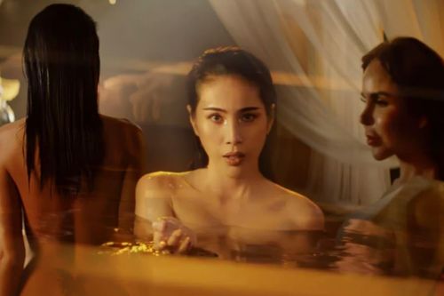 Thủy Tiên khoe trọn cơ thể trong MV mới, 'hot girl chuyển giới' Linda bất ngờ xuất hiện chiếm spotlight