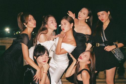 Khoe ảnh tiệc mời cưới siêu sang chảnh, MC Thu Hoài và hội chị em khoe trọn vẻ nóng bỏng, quyến rũ