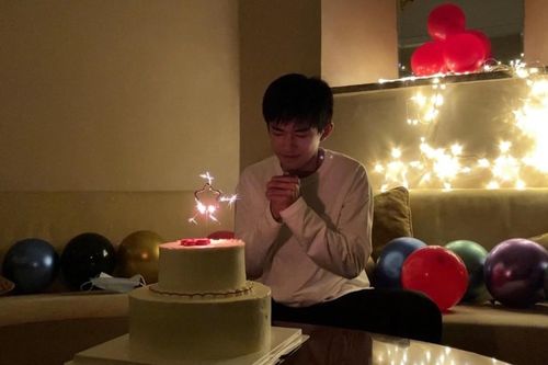 Dù lời chúc sinh nhật ngắn gọn, nhưng tấm ảnh đầy ý nghĩa đã thể hiện tình bạn của ba thành viên TFBoys