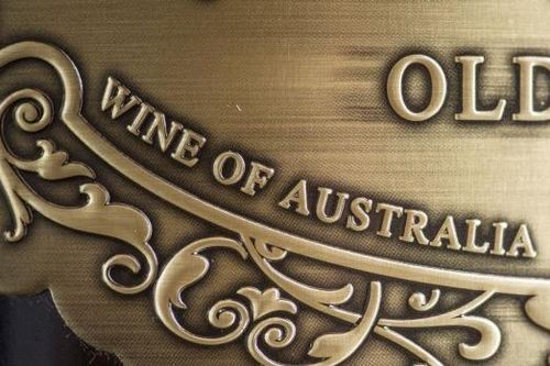 Căng thẳng leo thang, Trung Quốc mạnh tay áp thuế lên rượu vang Australia