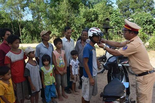 Phát huy vai trò người có uy tín vùng đồng bào dân tộc thiểu số trong phong trào Toàn dân bảo vệ an ninh Tổ quốc