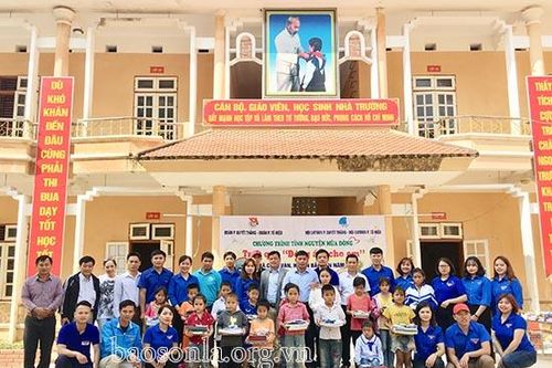 Chương trình 'Đông ấm cho em' năm 2020 tại huyện Bắc Yên