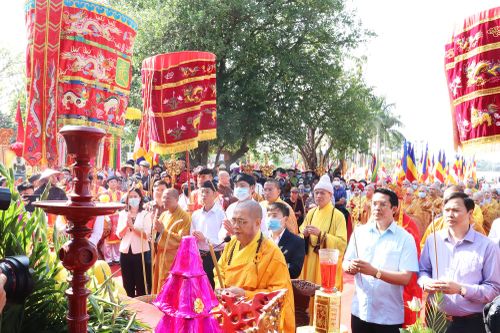Lễ rước Phật ngọc về chốn tổ Quỳnh Lâm
