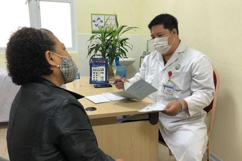 Suy giãn tĩnh mạch do làm việc trong môi trường phải đứng lâu, ngồi nhiều