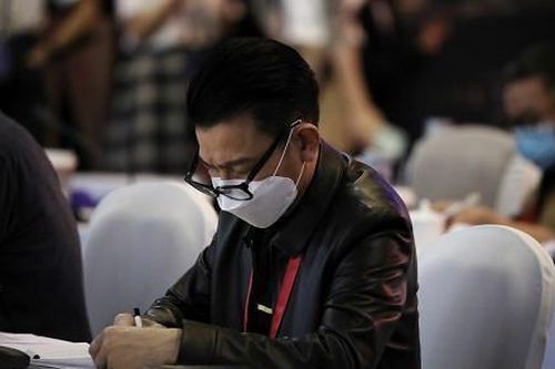 Lưu Đức Hoa lộ vẻ tiều tụy