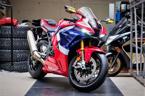 Các mẫu sportbike 1.000 cc Nhật Bản đang bán tại Việt Nam