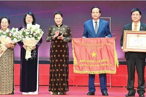 Tuyên dương 400 gương sáng thầm lặng vì cộng đồng