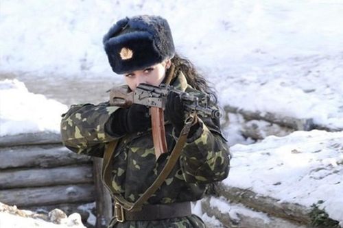 Quân đội Ukraine có rất nhiều nữ binh sĩ cực xinh đẹp, nóng bỏng