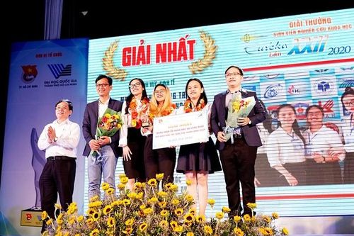 Nhóm sinh viên HSU xuất sắc đạt giải Nhất Euréka 2020