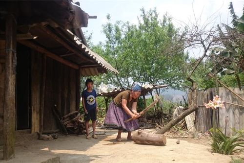 Những giọt nước mắt chảy dài theo năm tháng