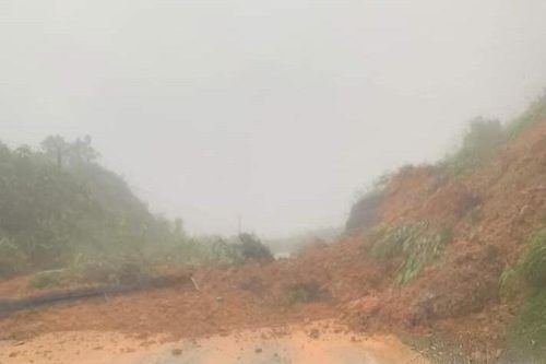 Đèo Khánh Lê sạt lở, đường quốc lộ nối Đà Lạt - Nha Trang bị ách tắc
