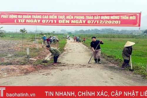 Người dân vùng lũ Hà Tĩnh 'gói' khó khăn, 'mở' niềm hy vọng