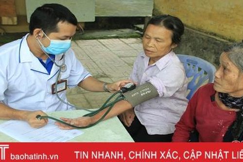 Khám, cấp thuốc miễn phí cho hơn 200 người dân huyện Nghi Xuân