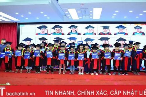 Anh ngữ Galaxy Hà Tĩnh trao 28 chứng chỉ Cambridge cho học viên