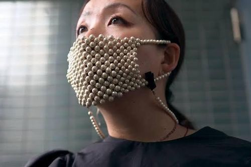 Chiếc khẩu trang giá 230 triệu đồng dành cho người giàu ở Nhật Bản